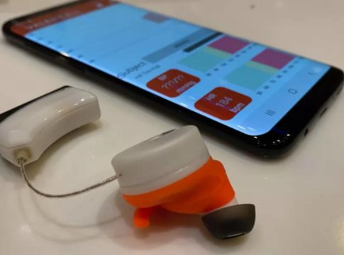 auricolari pressione sanguigna controllare dispositivi indossabili