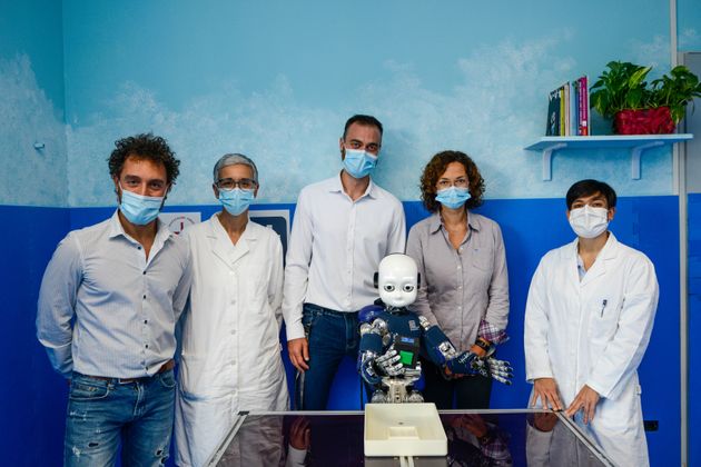 Il robot umanoide iCub in clinica per aiutare i bambini con autismo. Credits: IIT