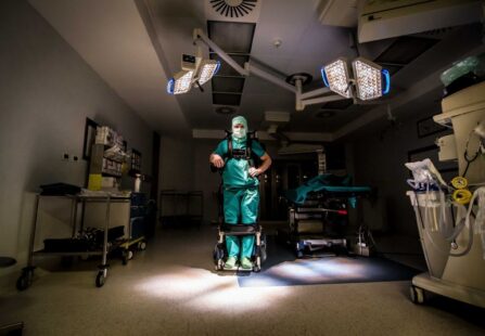 Marco Dolfin: chirurgo paralizzato che opera grazie all’esoscheletro