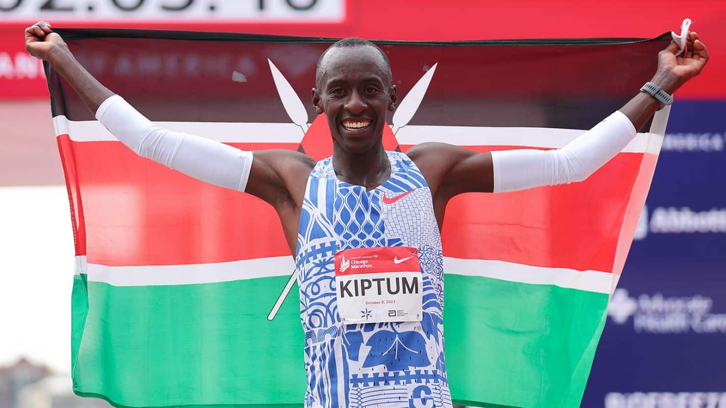 Kelvin Kiptum è morto: l'atleta record mondiale di maratona aveva solo 24 anni