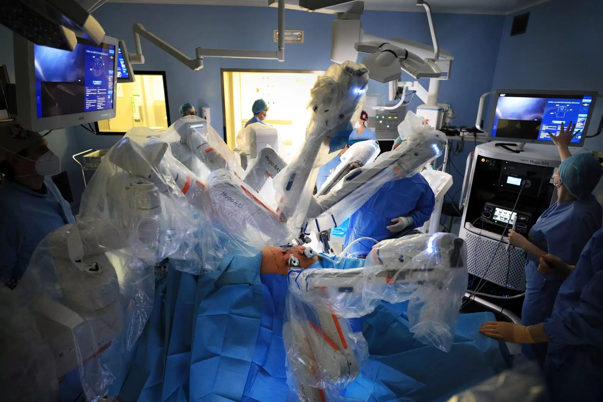 Bologna: due tumori asportati in unico intervento grazie al robot Hugo
