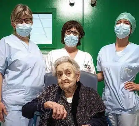 A 106 anni riceve un pacemaker e durante l'operazione racconta la sua storia