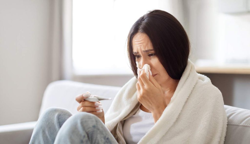 Una ragazza con l'influenza (Depositphotos)