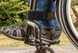 Paraplegico sulla sedia a rotelle (Pixabay Foto) - www.biomedicalcue.it