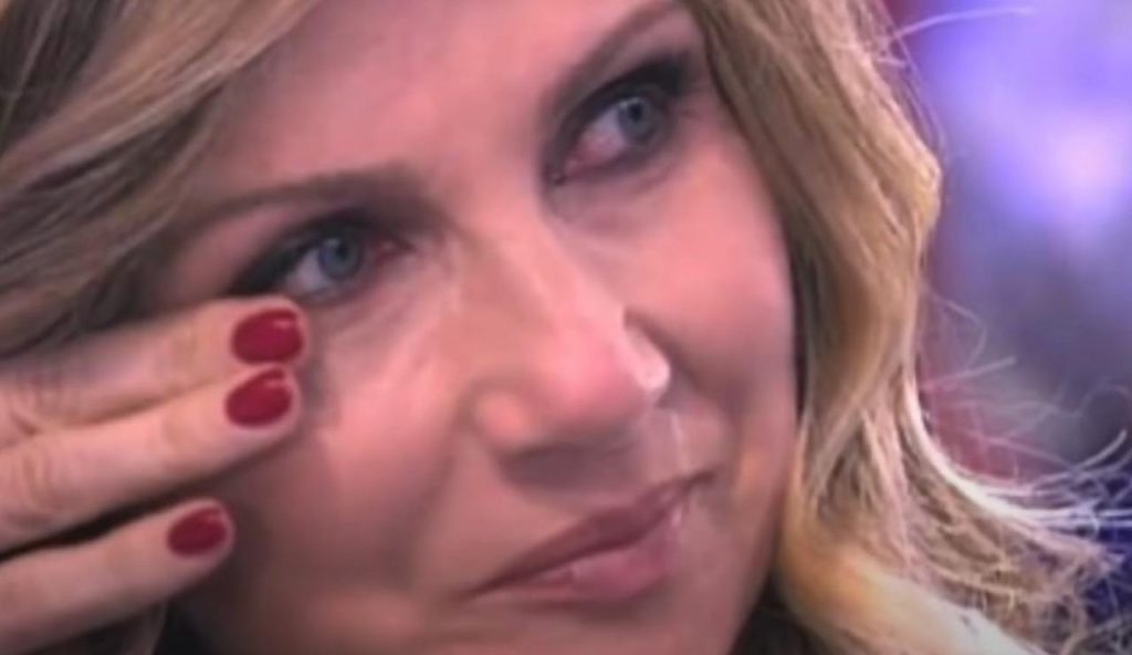 Lorella Cuccarini triste (FlashTV - youtube screenshot)